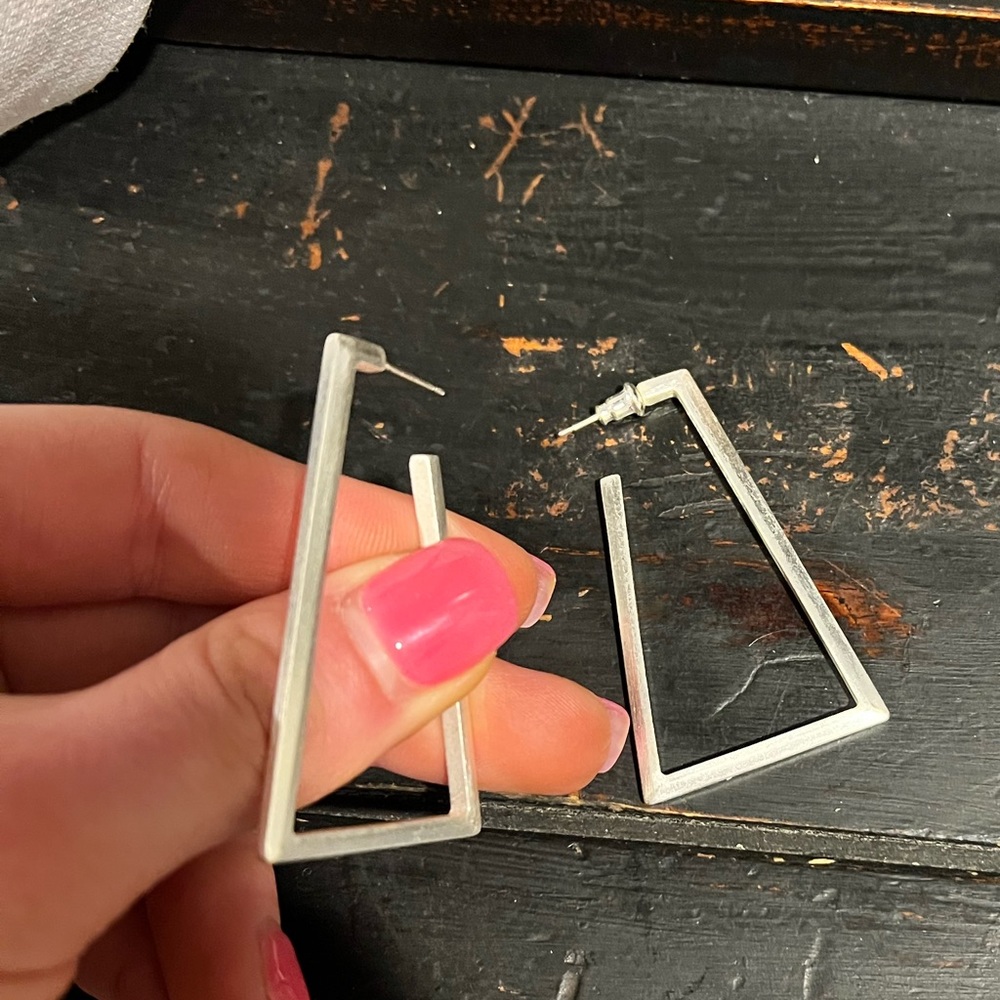 Silver Kendra Scott earrings